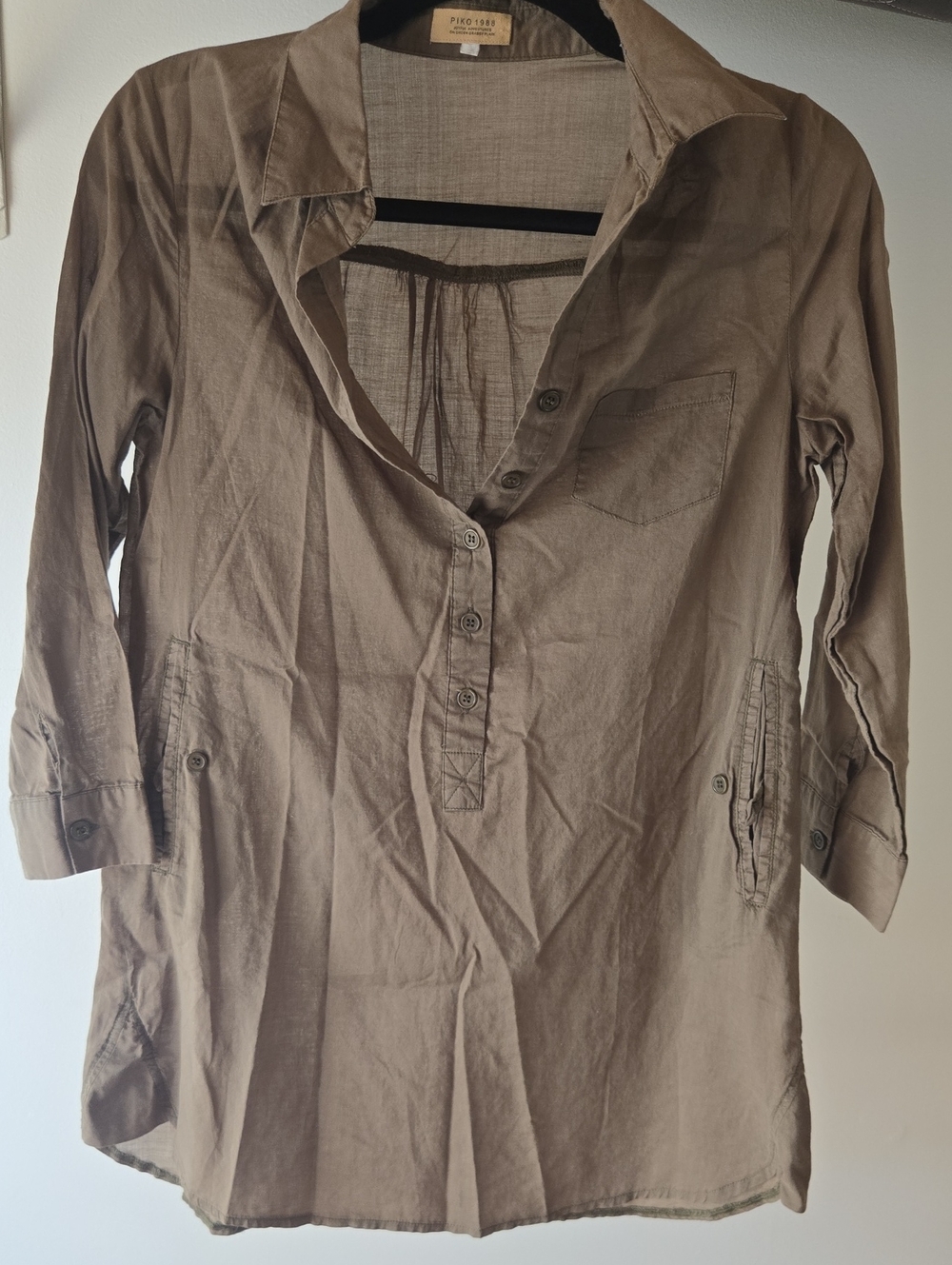 Piko 1988 Taupe Button-Front Tunic Top